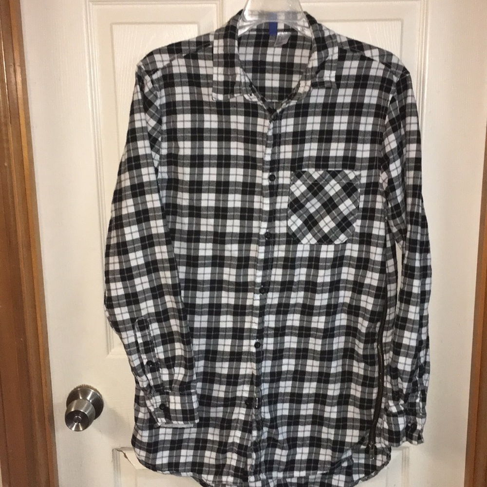 Black and white plaid flannel with zipper detail